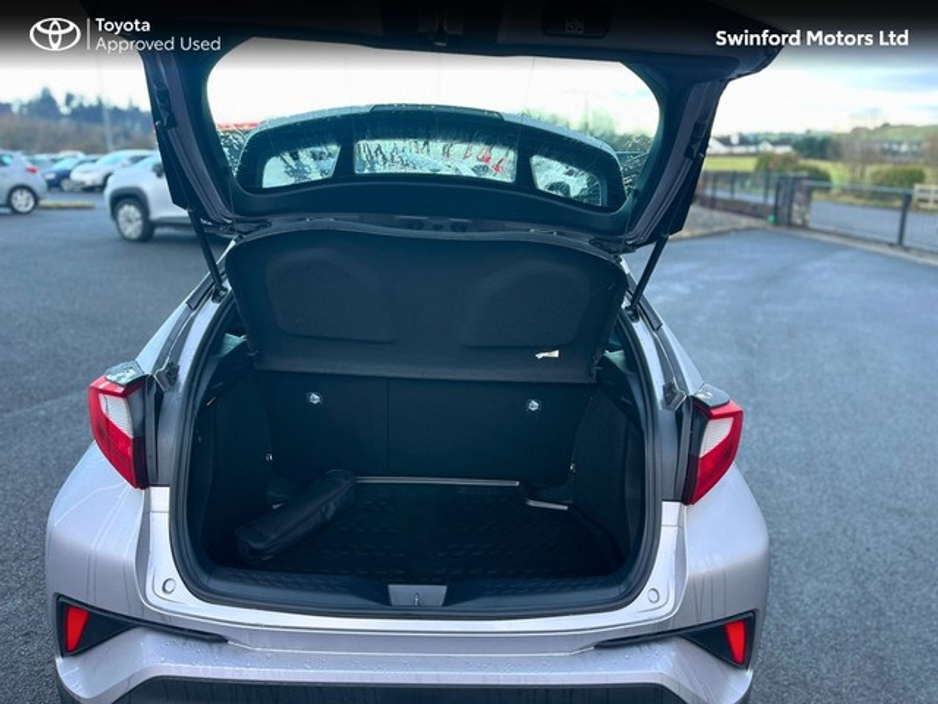 2022 Toyota C-HR CHR 1.8 HYBRID LUNA 4DR A AUTO €26,500