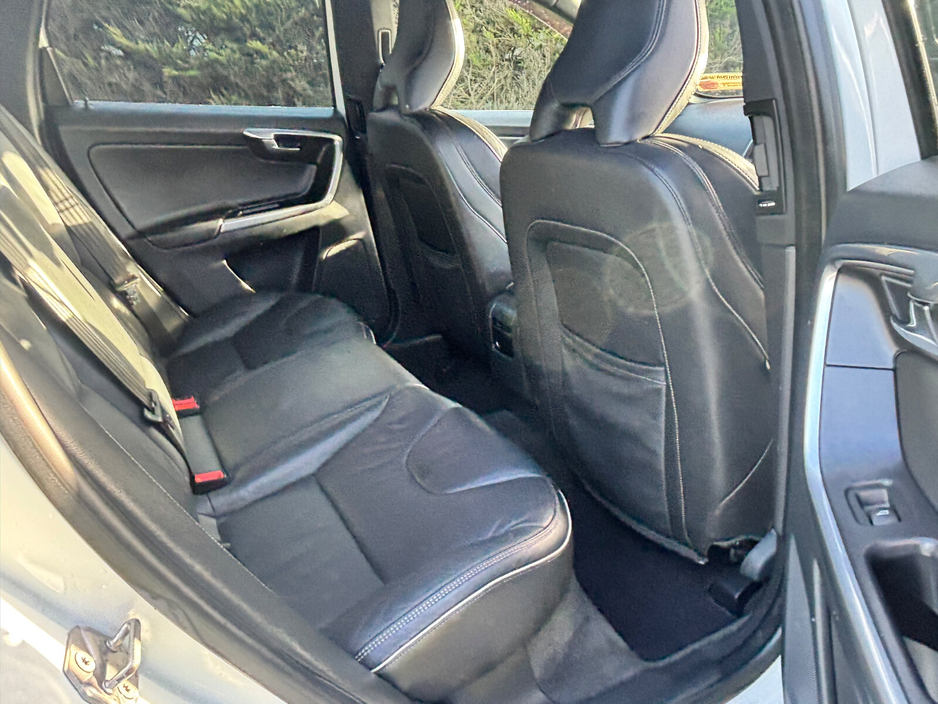 2015 Volvo XC60 D4 (190hp) FWD R-DESIGN Geartronic €12,500