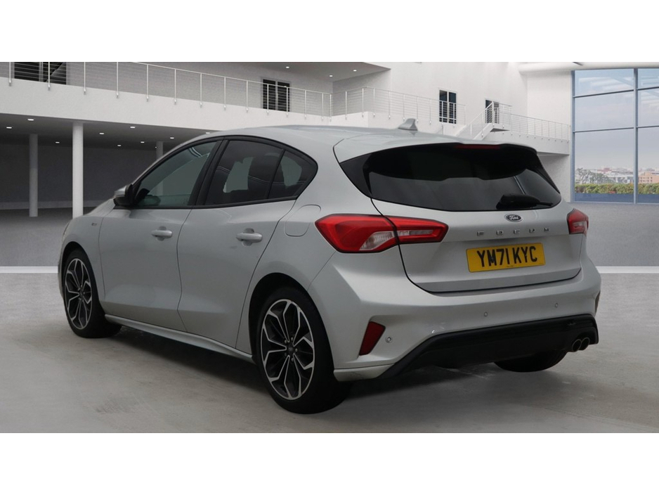 2022 Ford Focus - image 8