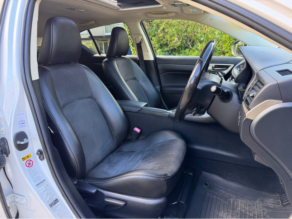 2016 Lexus CT 200 h - image 16