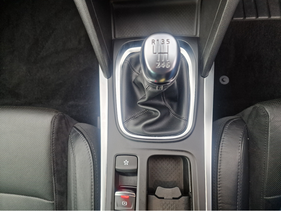 2016 Renault Megane - image 24