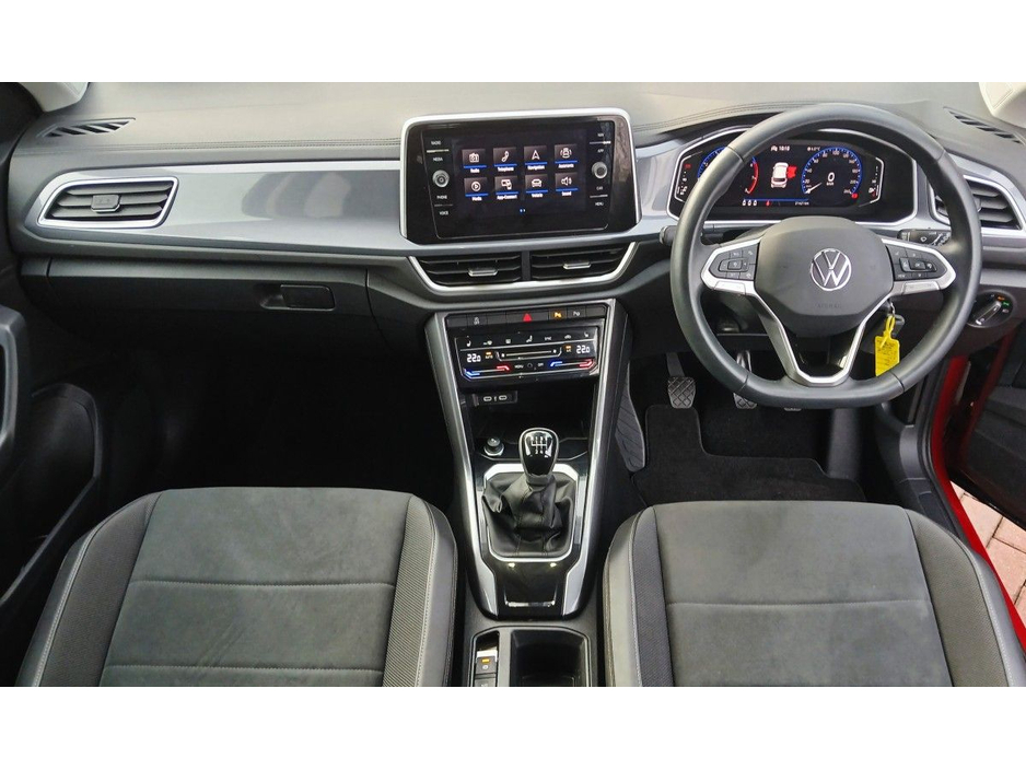 2024 Volkswagen T-Roc - image 22