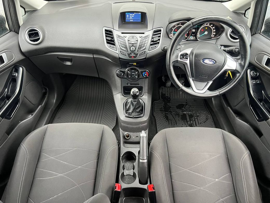 2016 Ford Fiesta - image 10
