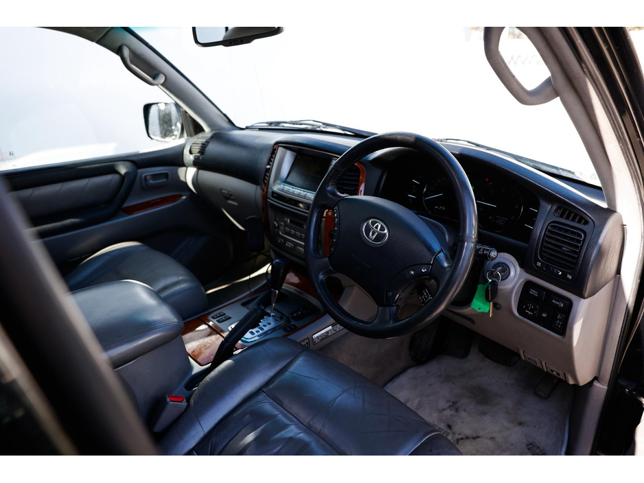2005 Toyota Landcruiser - image 5