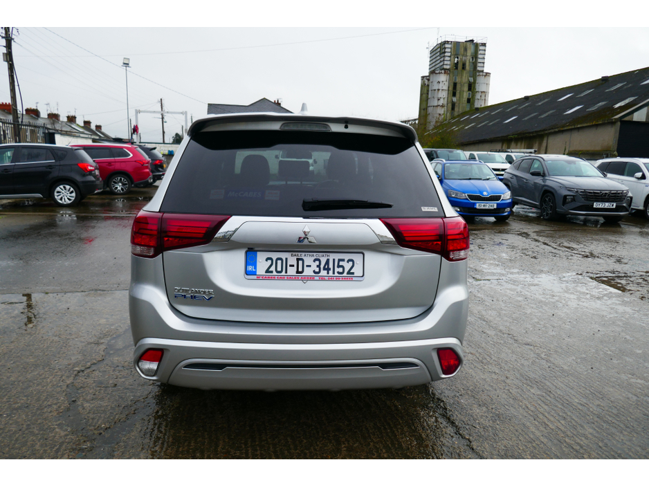 2020 Mitsubishi Outlander 2.4 DYNAMICS PHEV 221 €23,500
