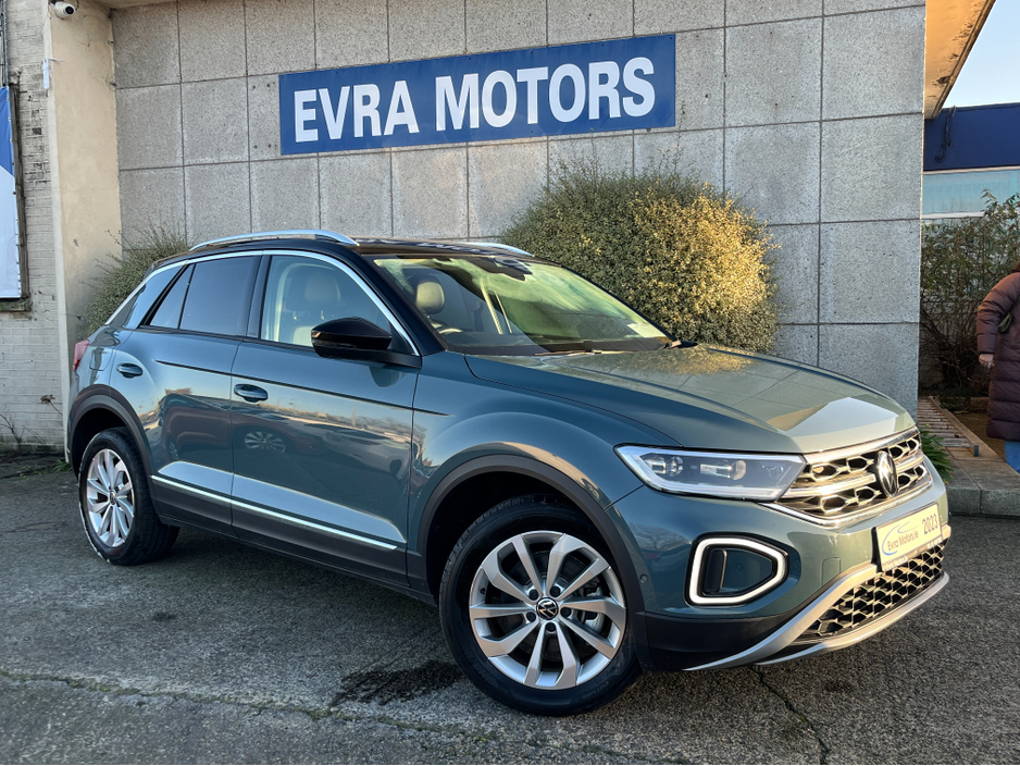 2023 Volkswagen T-Roc AUTOMATIC 2.0 DIESEL //MASSIVE SPEC//FULL LEATHER HEATED SEATS//PANORAMIC GLASS ROOF//LOW MILES// €31,950