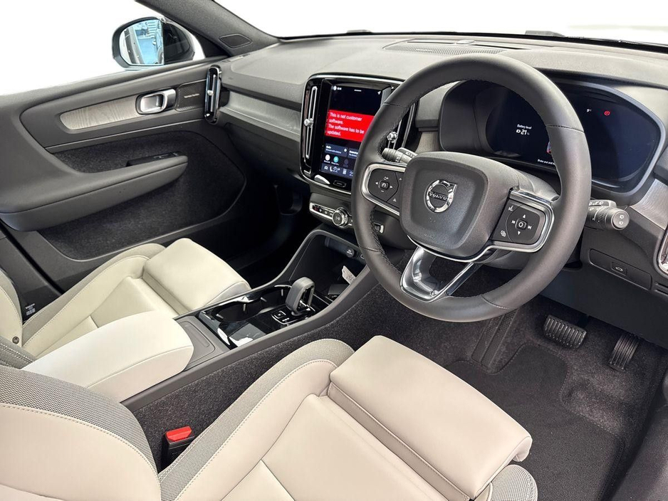 2026 Volvo EX40 - image 6