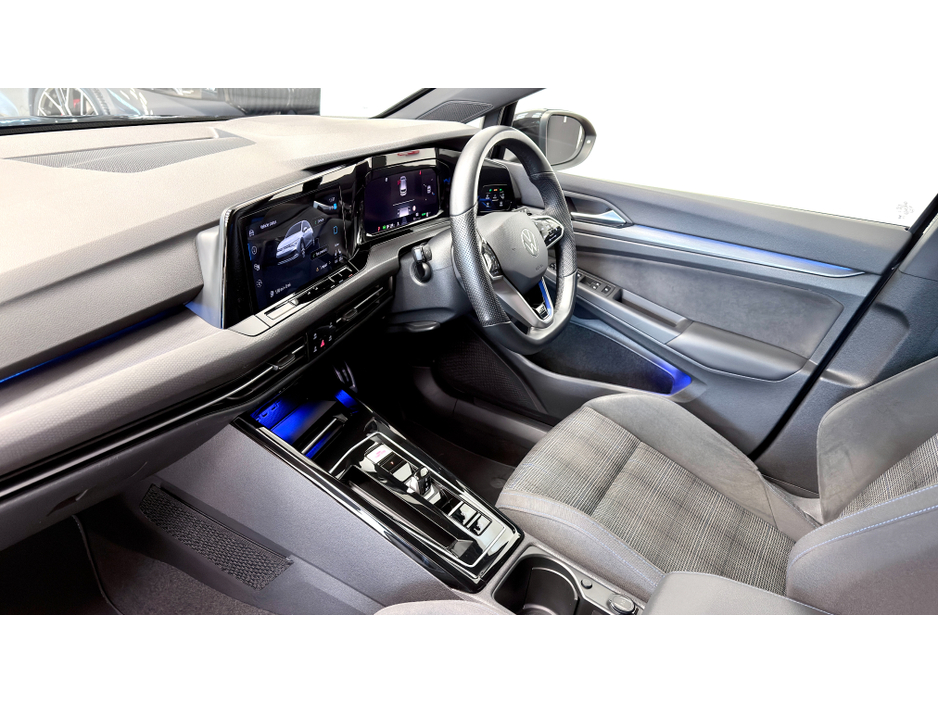 2023 Volkswagen Golf - image 14