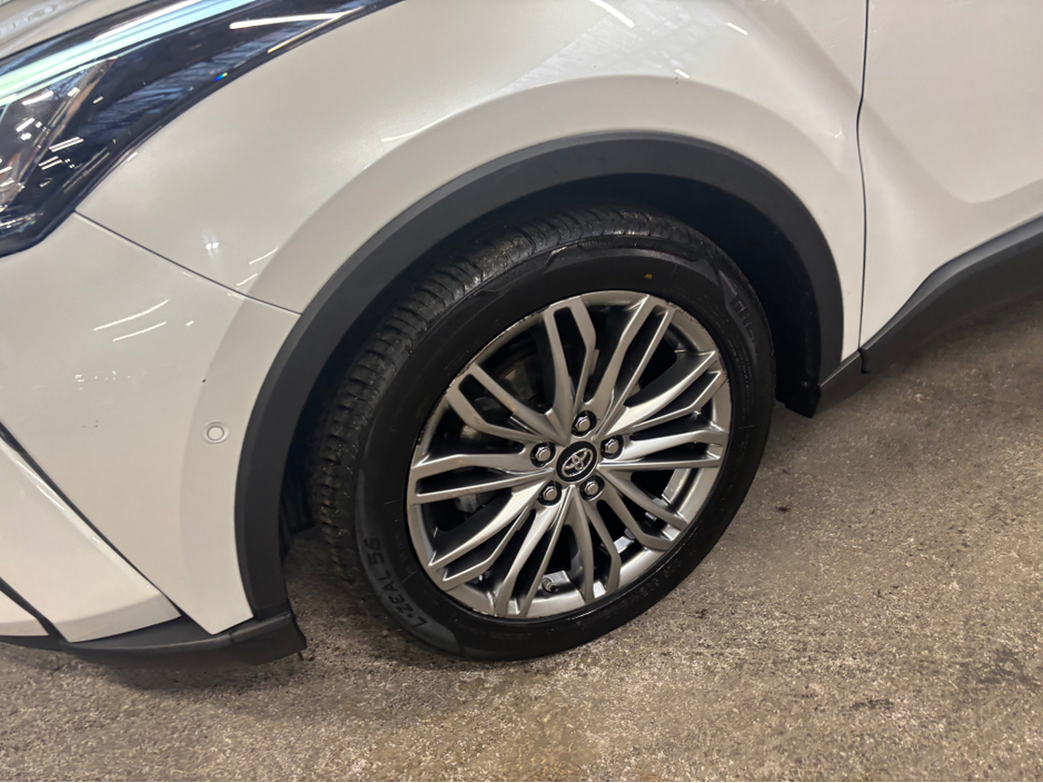 2023 Toyota C-HR HYBRID SOL 4DR AUTO €24,499
