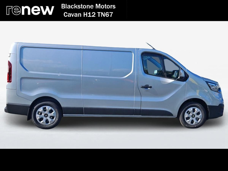 2026 Renault Trafic - image 5