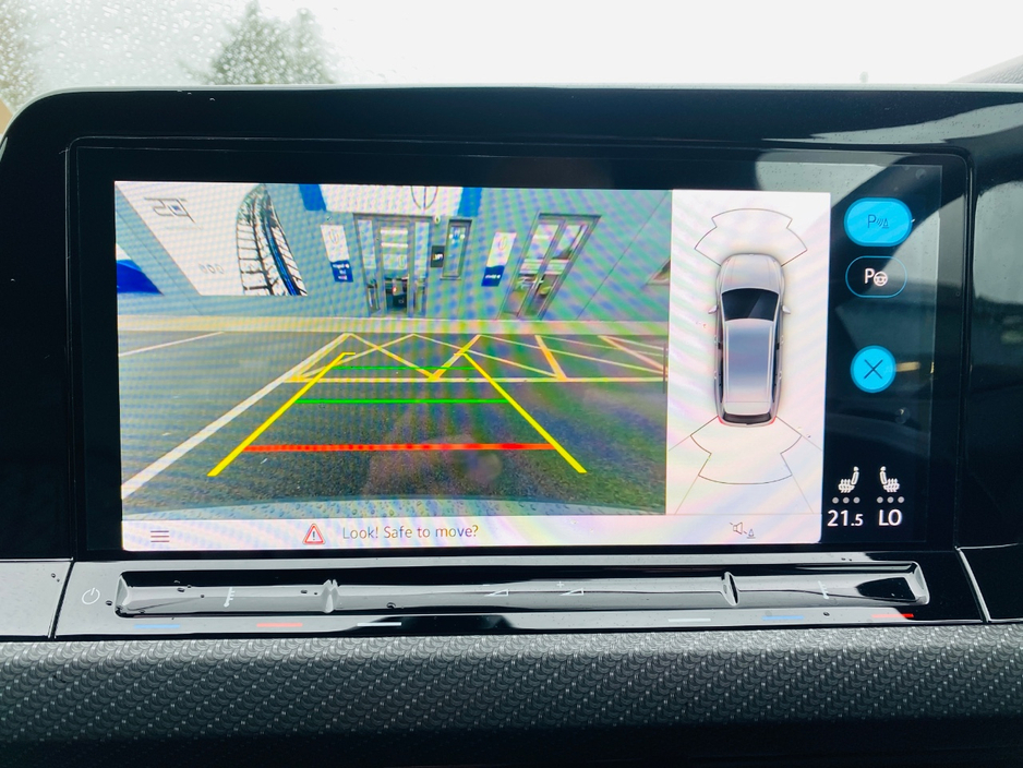 2023 Volkswagen Golf - image 17