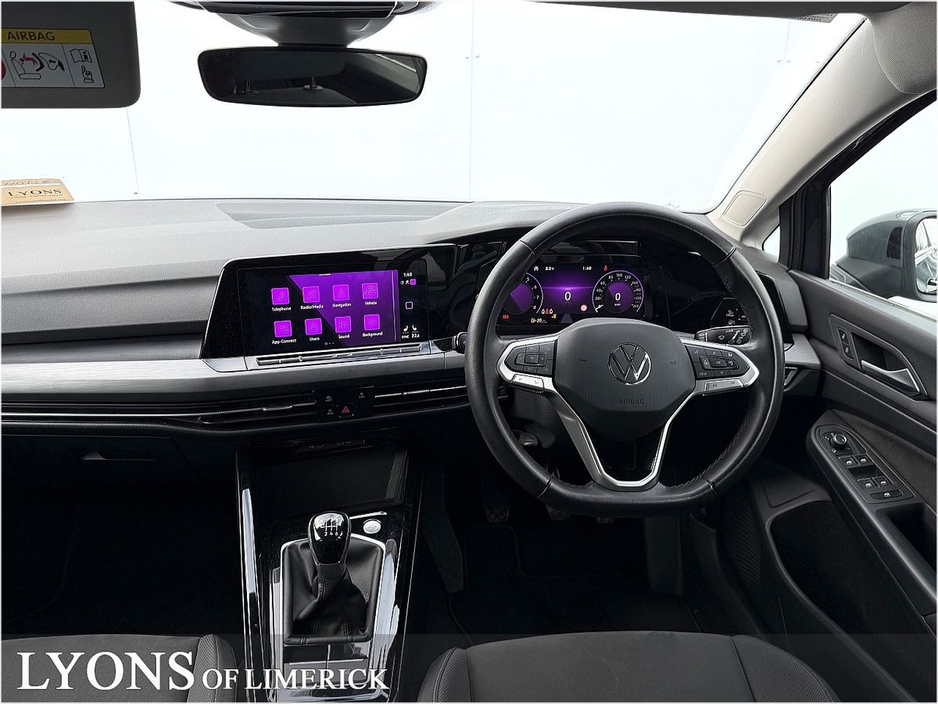 2023 Volkswagen Golf - image 4