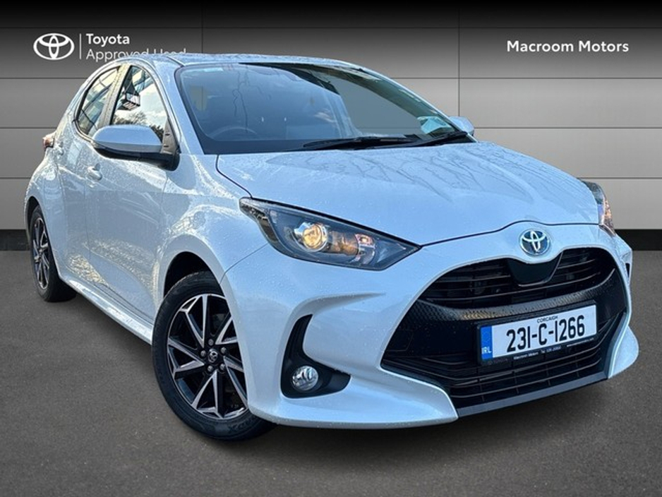 2023 Toyota Yaris FRESH SELECTION OF TRADE-INS YARIS CROSS LUNA €26,000