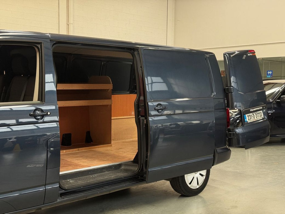 2023 Volkswagen Transporter - image 9