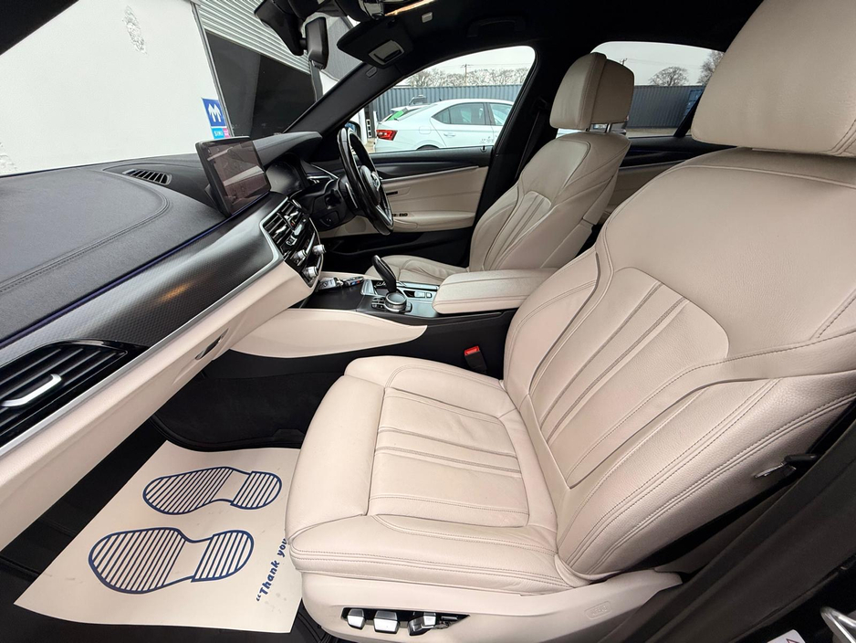 2022 BMW 5 Series - image 24