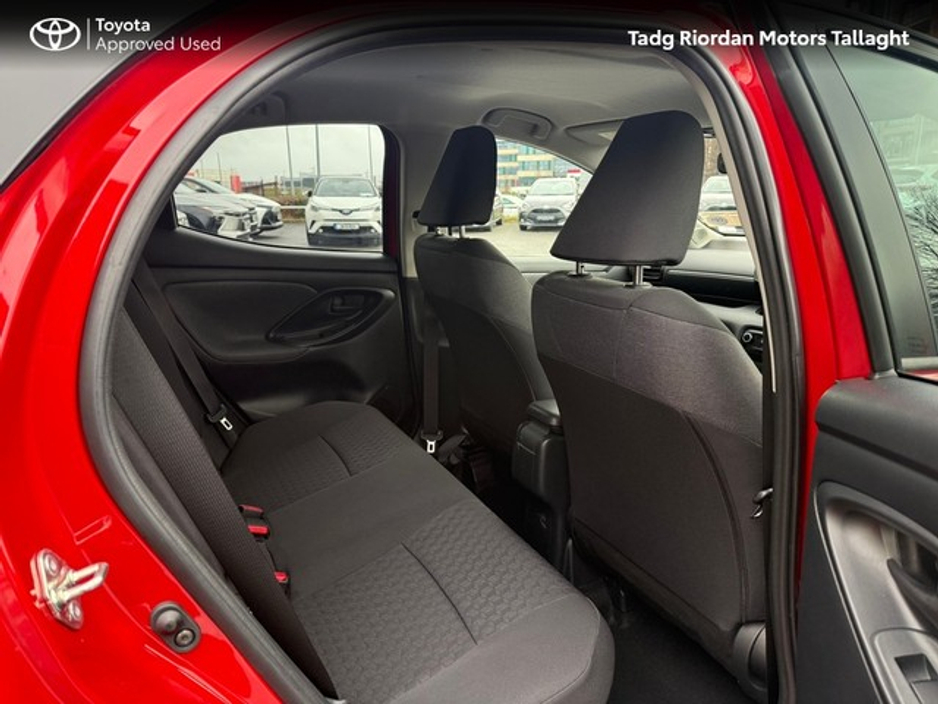 2022 Toyota Yaris - image 10