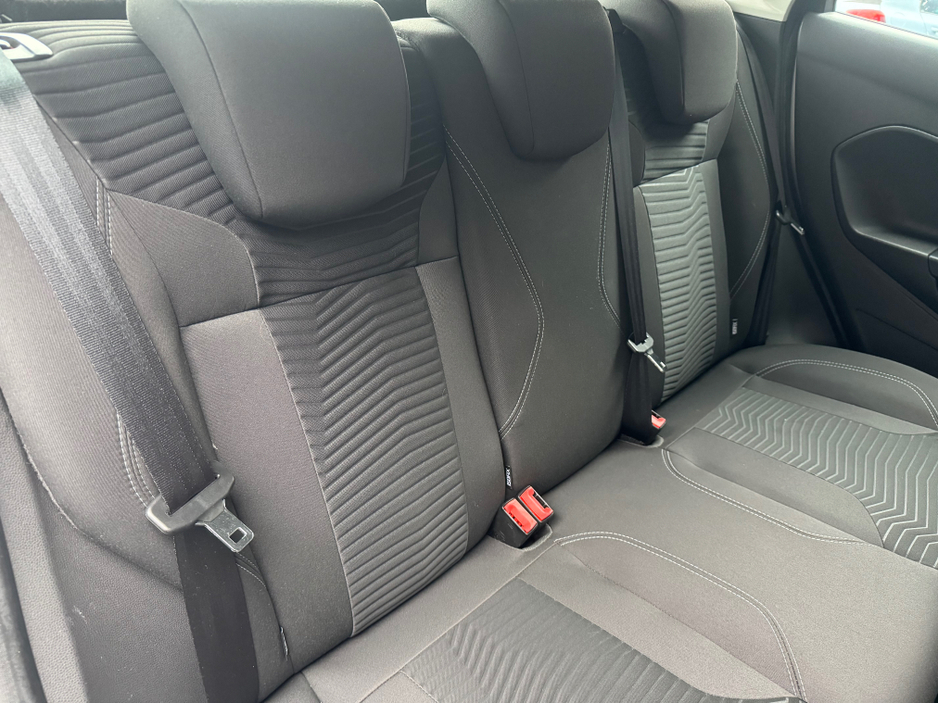 2014 Ford Fiesta - image 8