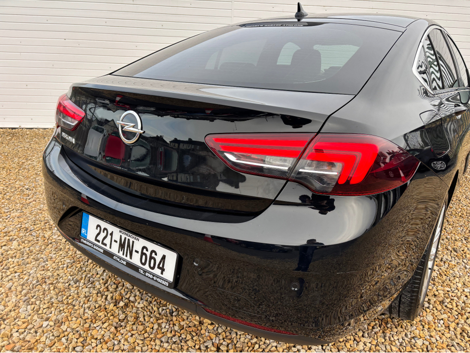 2022 Opel Insignia - image 11