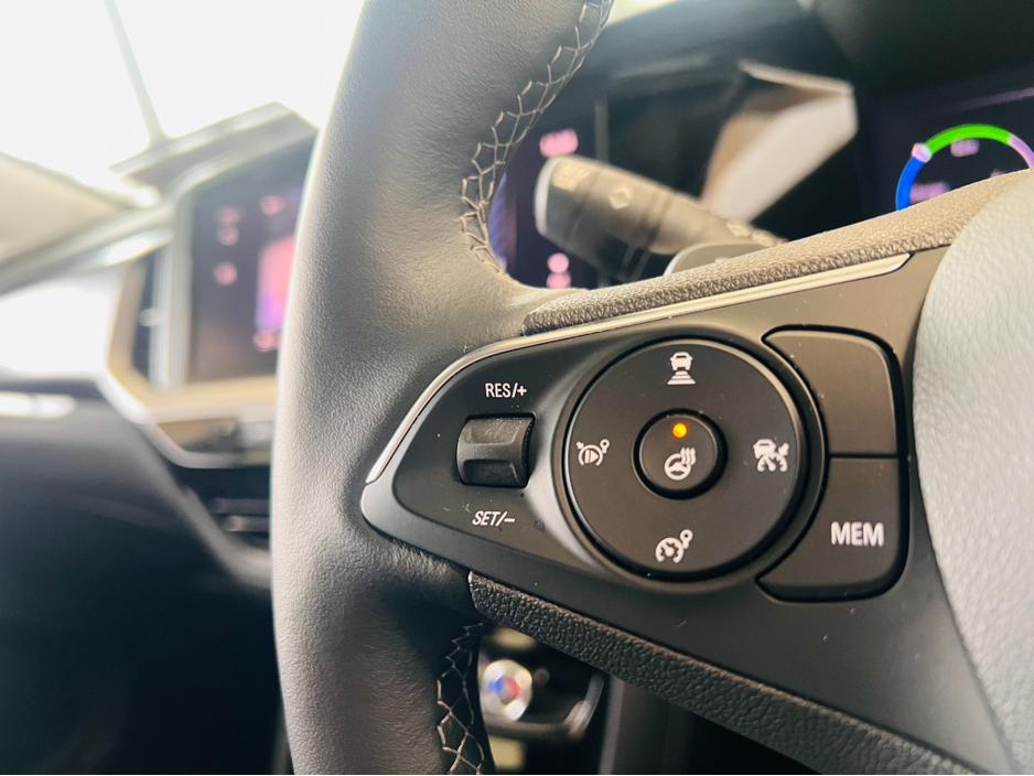 2023 Opel Grandland OPEL EDITION Plug In Hybrid As New Only 8000 Kms Huge Spec Now On Sale www.bolands.ie Est.1955 €28,950