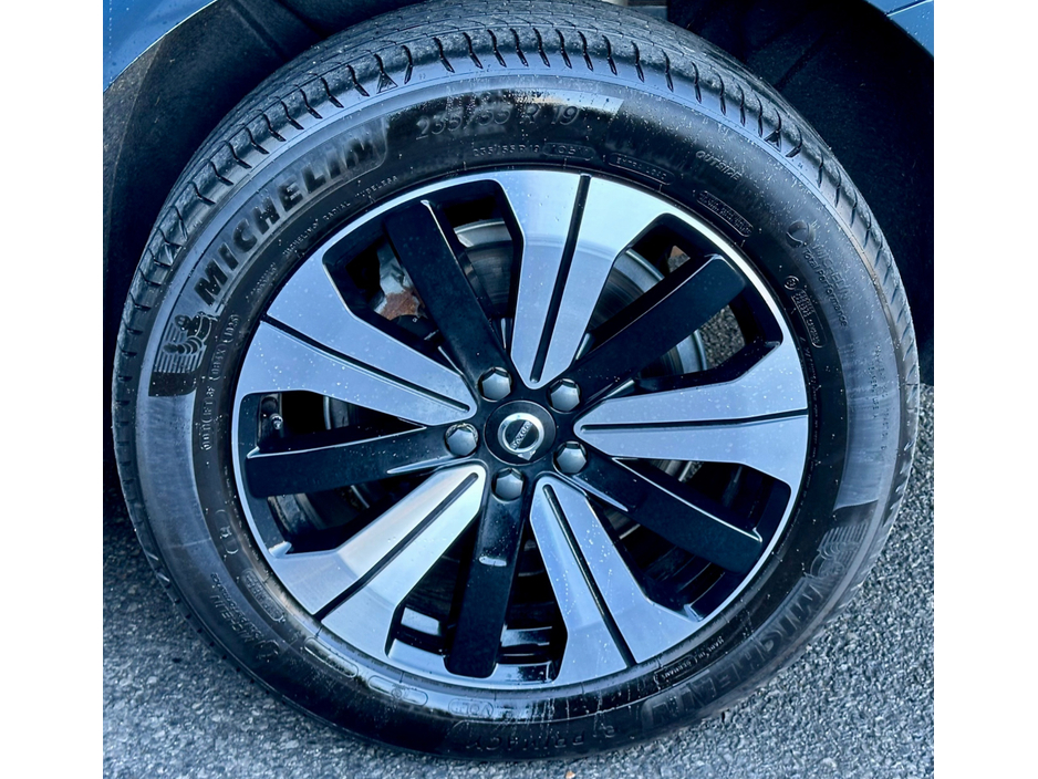 2025 Volvo XC60 + T6 PHEV AWD AUTO RECHARGE PLUS SOLD €59,850