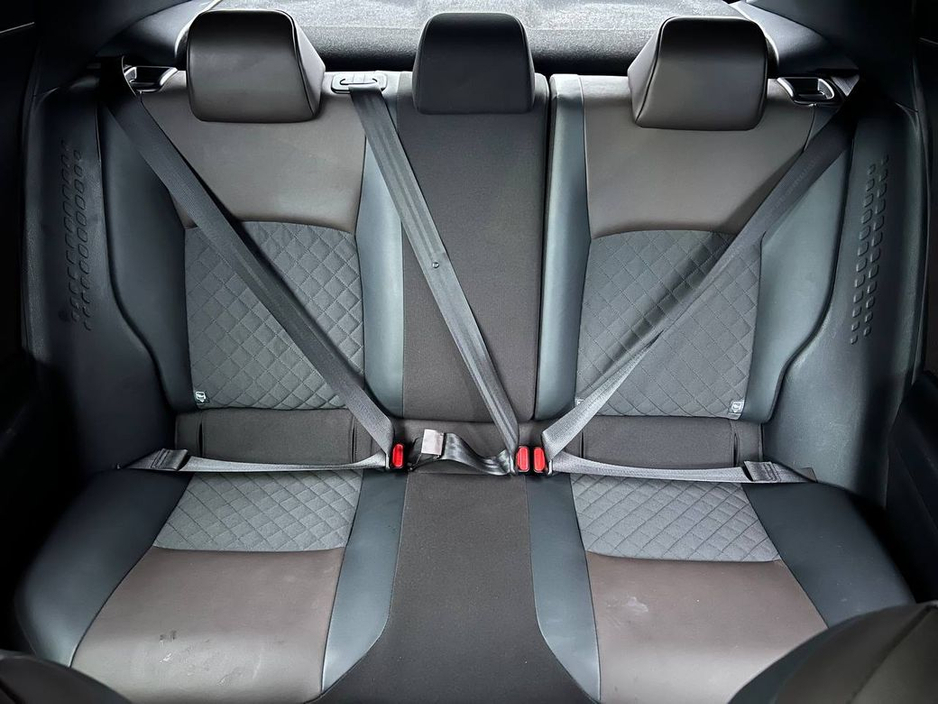 2017 Toyota C-HR 1.8 HYBRID/ HALF LEATHER HEATED SEATS // DIAMOND CUT ALLOYS// FULL SERVICE HISTORY / €17,900