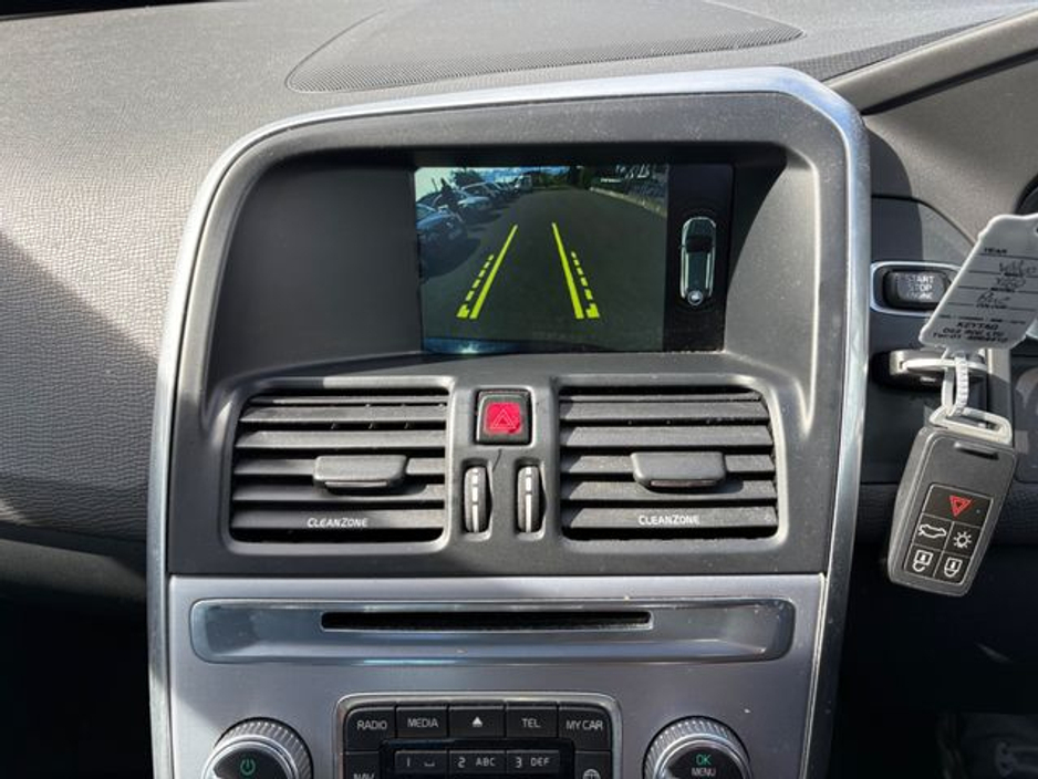 2016 Volvo XC60 - image 10