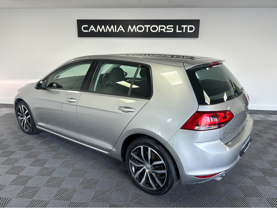 2013 Volkswagen Golf - image 3