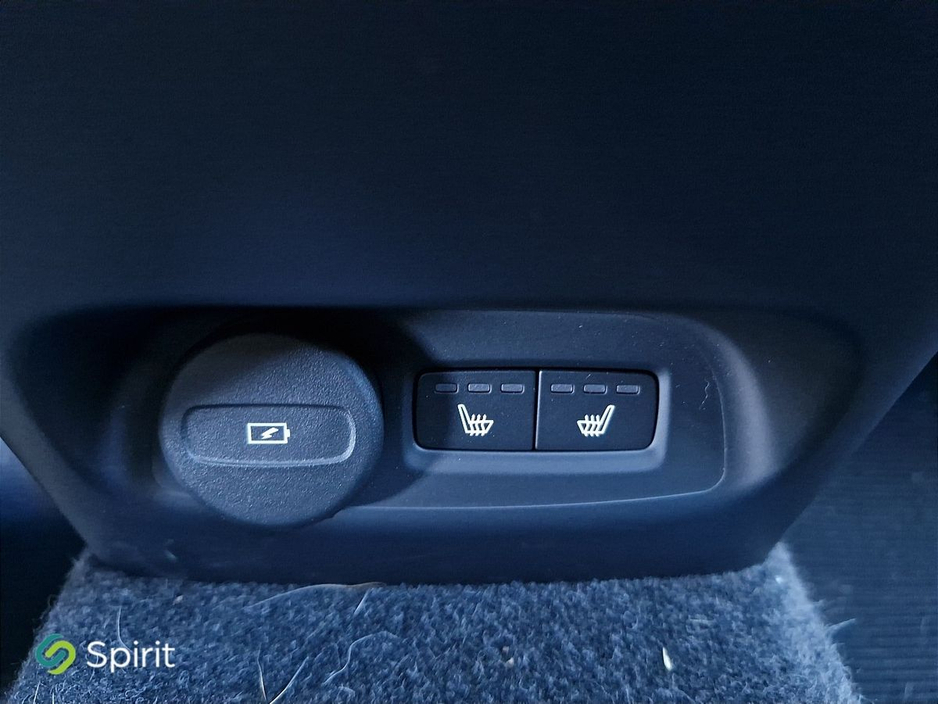 2022 Volvo XC40 - image 17