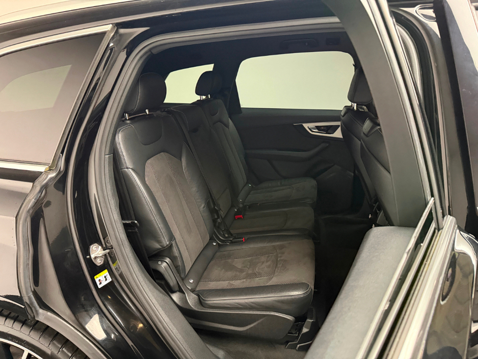 2019 Audi Q7 - image 12