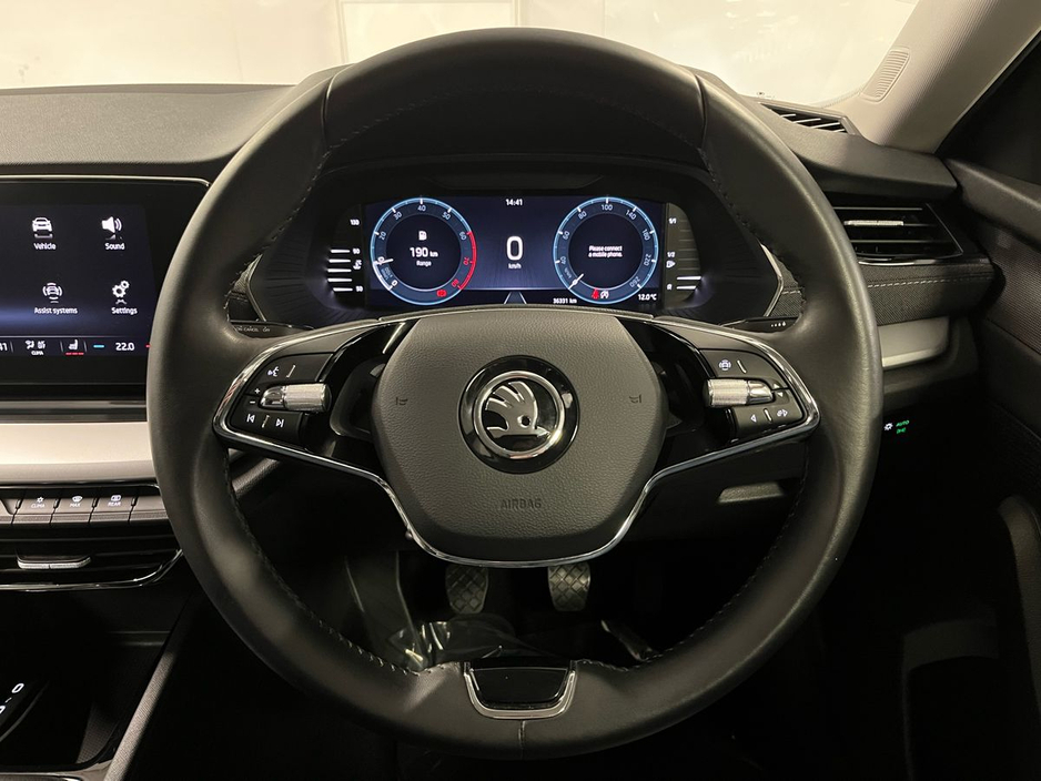 2023 Skoda Octavia - image 5