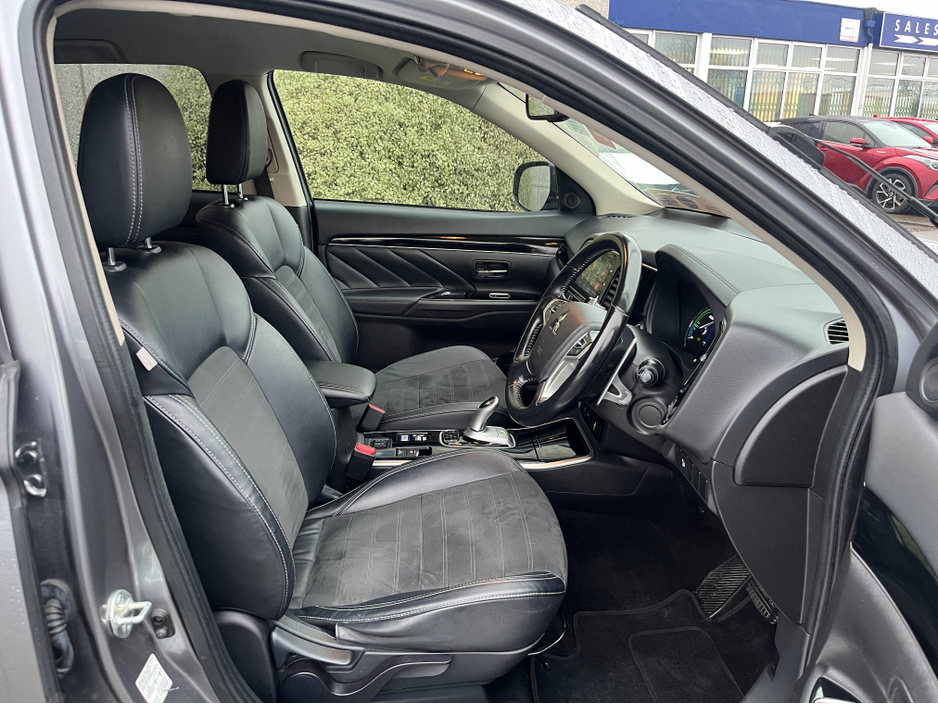2019 Mitsubishi Outlander JURO PHEV 221BHP 4WD HYBRID 2.4 PETROL //REVERSE CAMERA//KEYLESS ENTRY//HALF LEATHER HEATED SEATS// €19,950