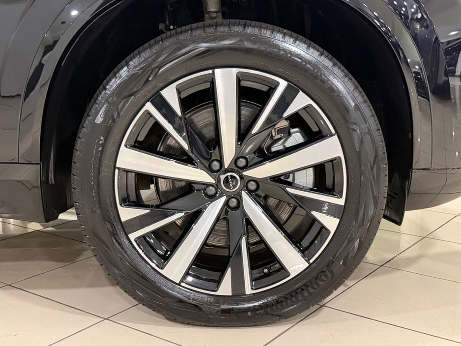 2025 Volvo XC90 - image 14