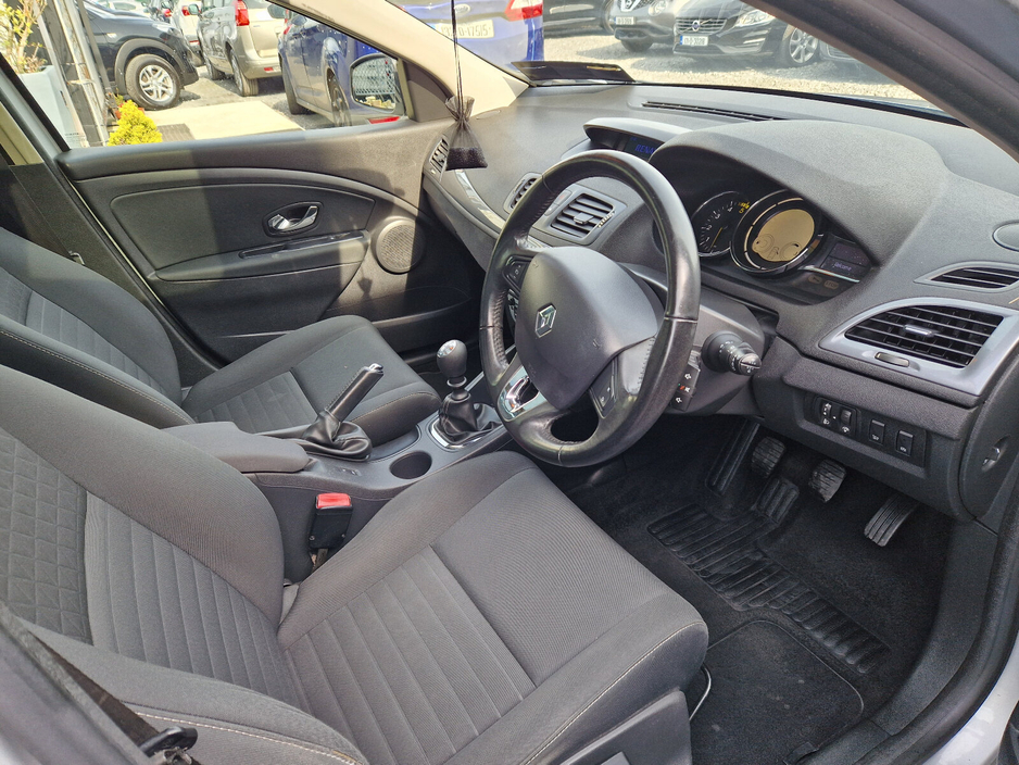 2016 Renault Megane - image 11