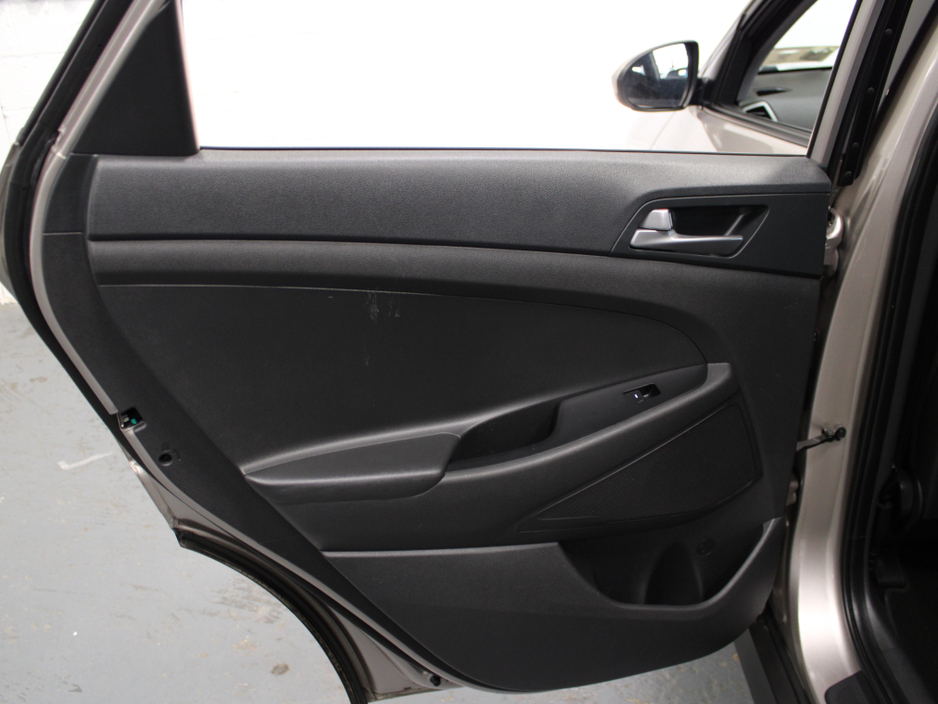 2017 Hyundai Tucson - image 30