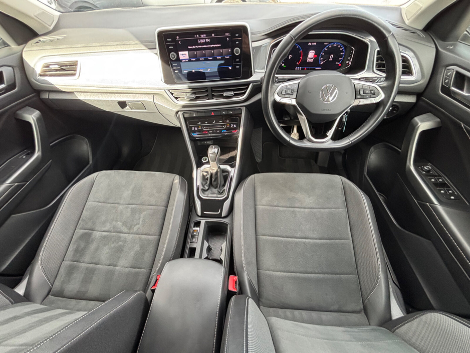 2023 Volkswagen T-Roc - image 24