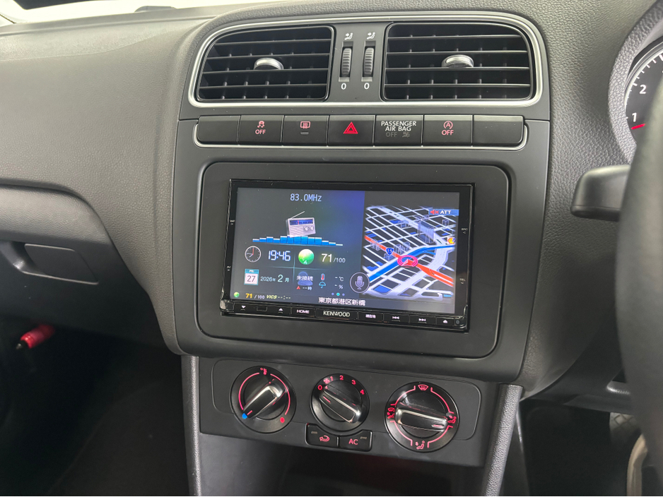 2012 Volkswagen Polo - image 8