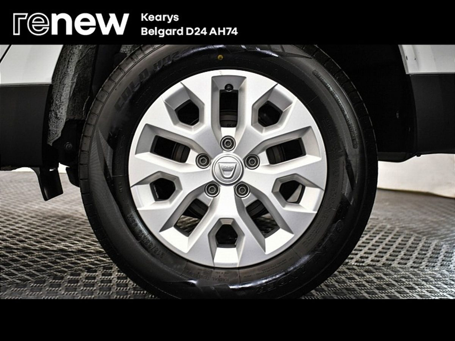 2021 Dacia Duster - image 9