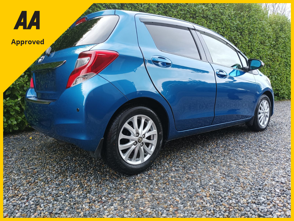 2016 Toyota Yaris ULTIMATE 1.3  PETROL AUTOMATIC LOW MILEAGE HIGH SPEC MULTIFUNCTION STEERING WHEEL ALLOY WHEELS LED HEADLIGHTS FACTORY IMMOBILISER PROXIMITY KEYS 2 FACTORY REMOTE KEYS 2 YEARS NCT 1 YEAR ROAD TAX €12,995