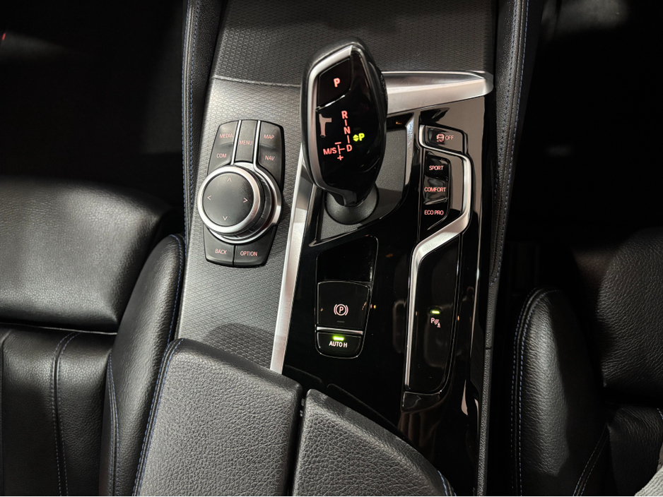 2023 BMW 5 Series - image 12