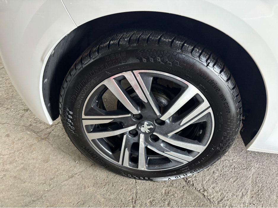 2023 Peugeot 208 - image 13