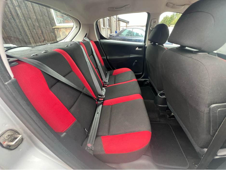 2007 Peugeot 207 - image 11