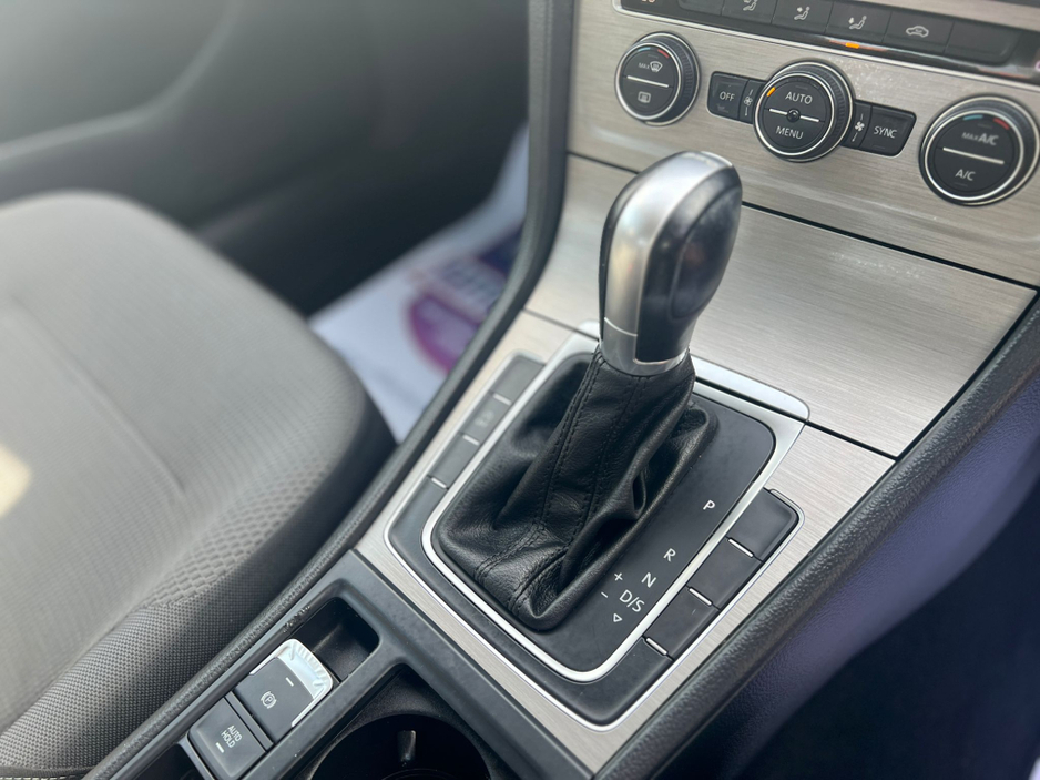 2015 Volkswagen Golf - image 6