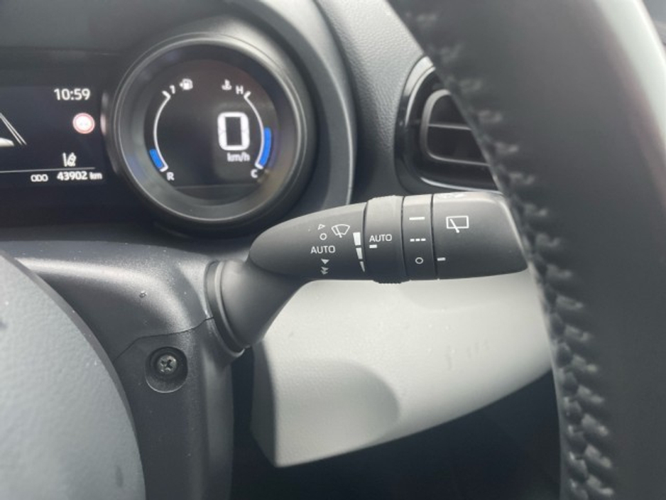 2022 Toyota Yaris Cross - image 12