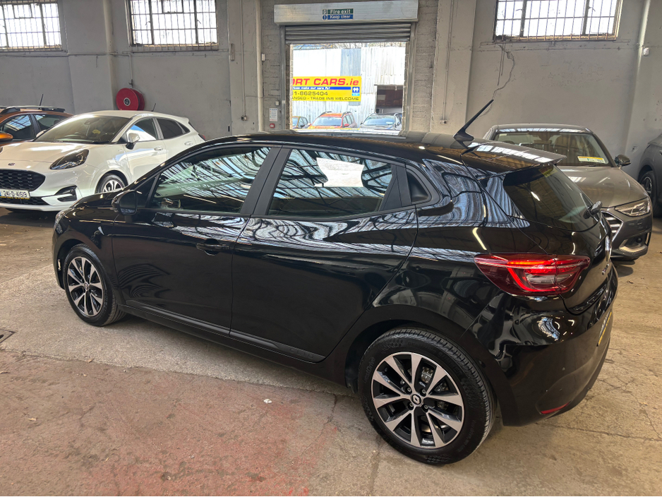 2023 Renault Clio - image 15