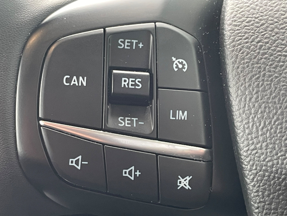 2022 Ford Focus - image 7