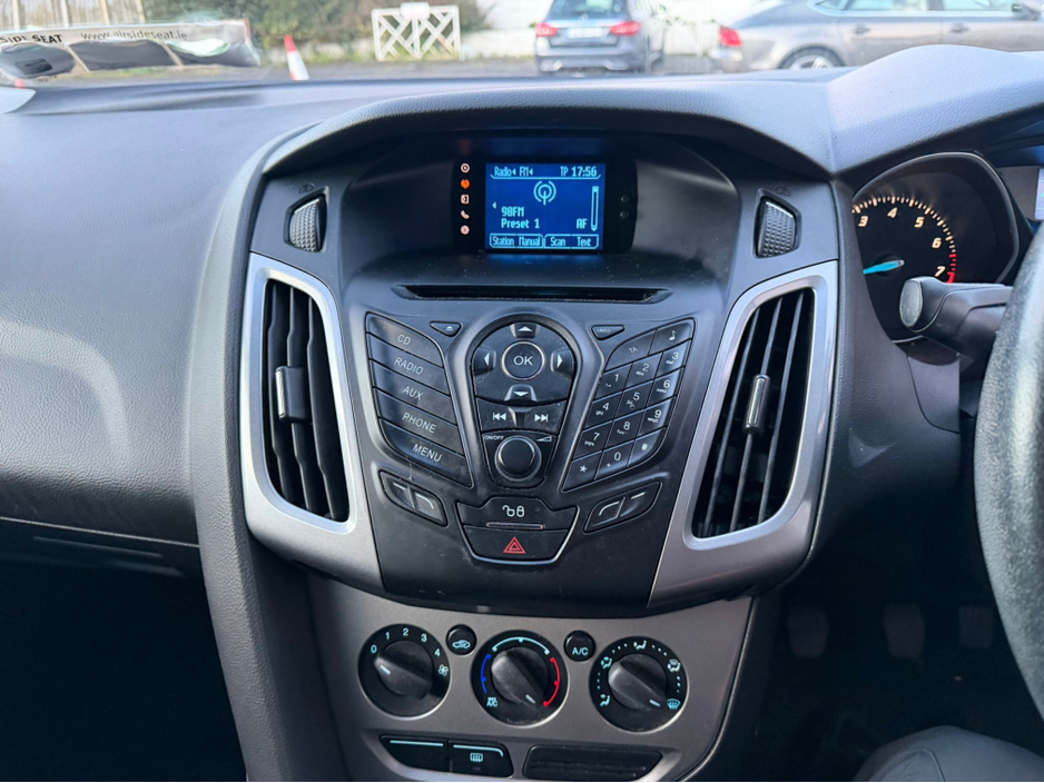 2011 Ford Focus - image 13