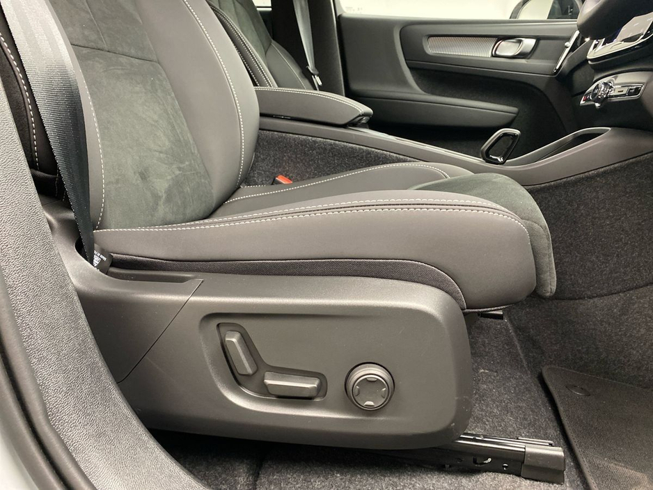 2026 Volvo EX40 - image 19