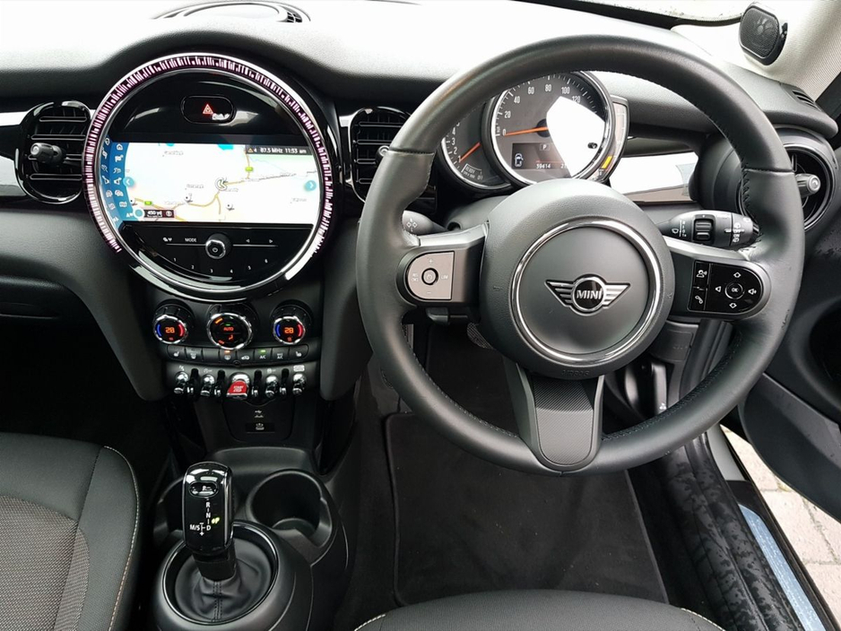 2023 MINI Hatch - image 5