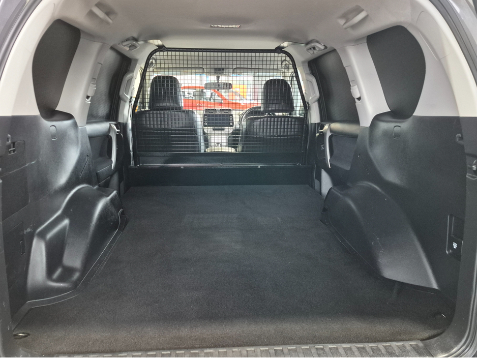 2022 Toyota Landcruiser - image 6