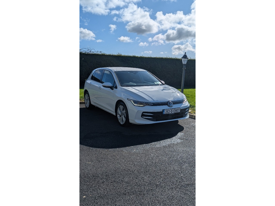 2025 Volkswagen Golf - image 2